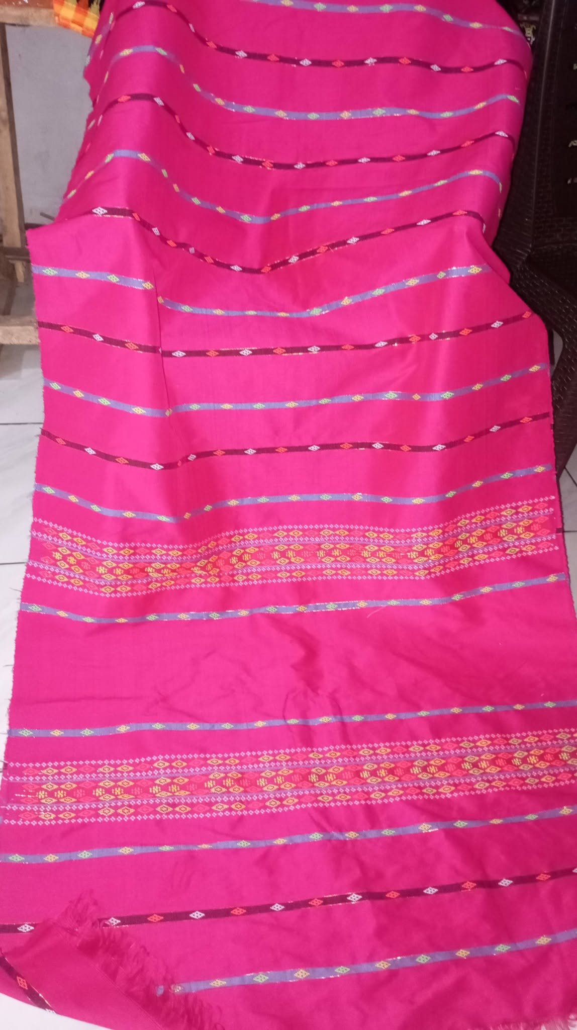 Kain Panjang Motif Songke Warna Merah