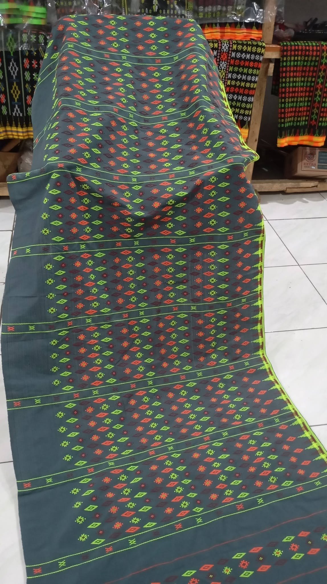 Kain Panjang Motif Songke Warna Hijai